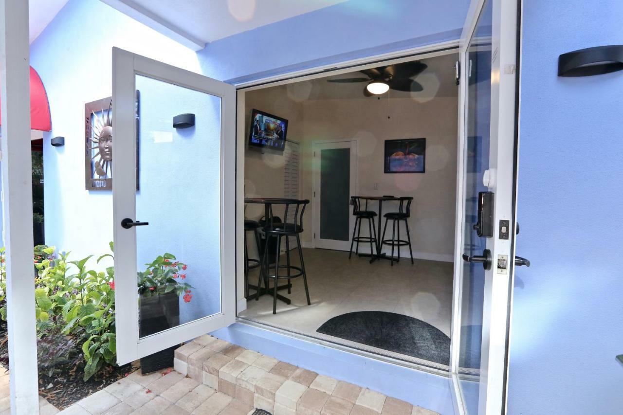 Fantasy Island Inn, Caters To Men Wilton Manors Экстерьер фото