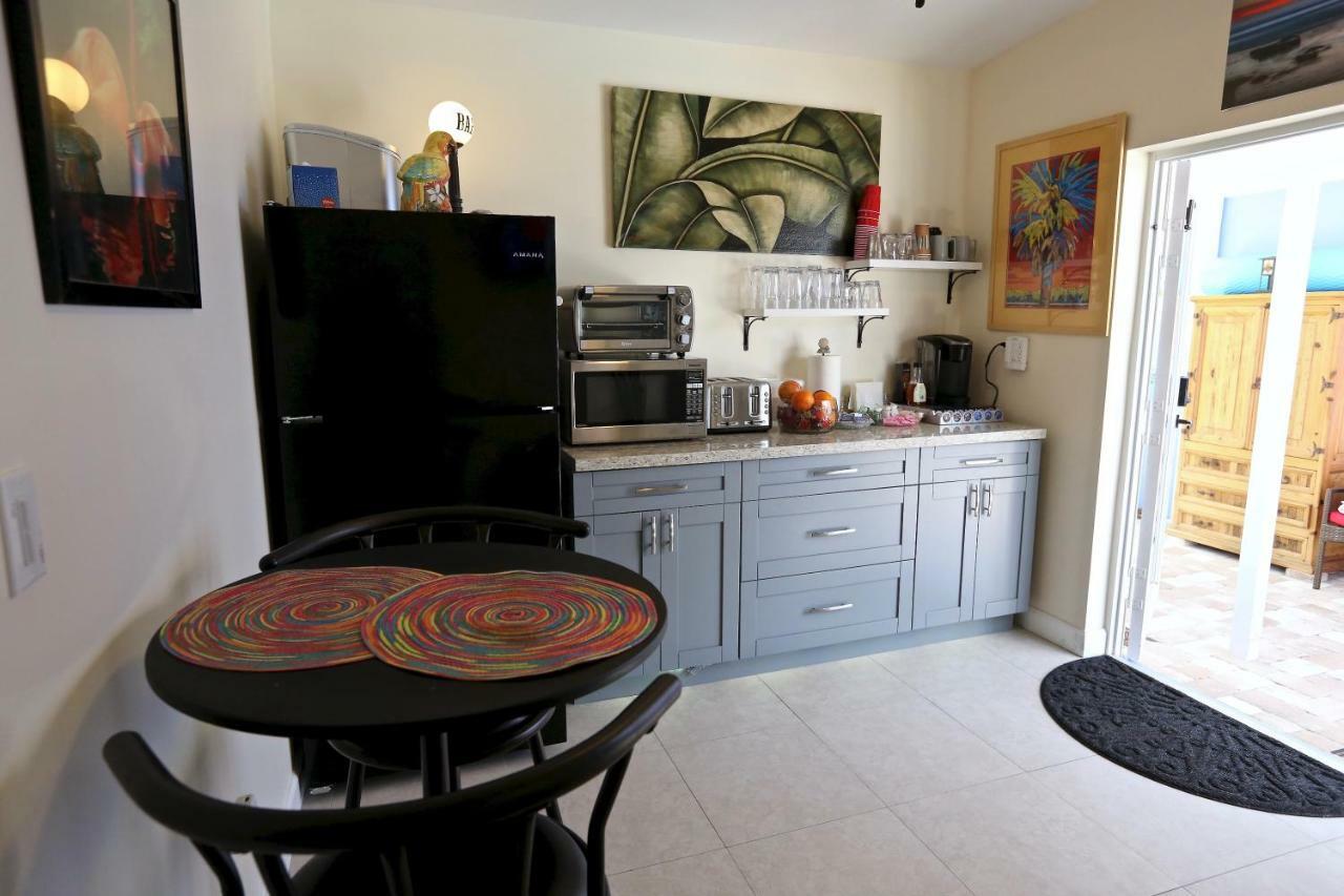 Fantasy Island Inn, Caters To Men Wilton Manors Экстерьер фото