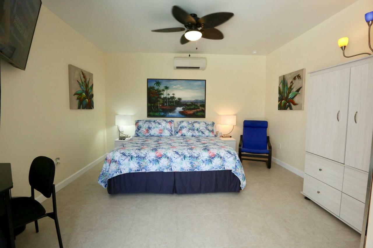 Fantasy Island Inn, Caters To Men Wilton Manors Экстерьер фото